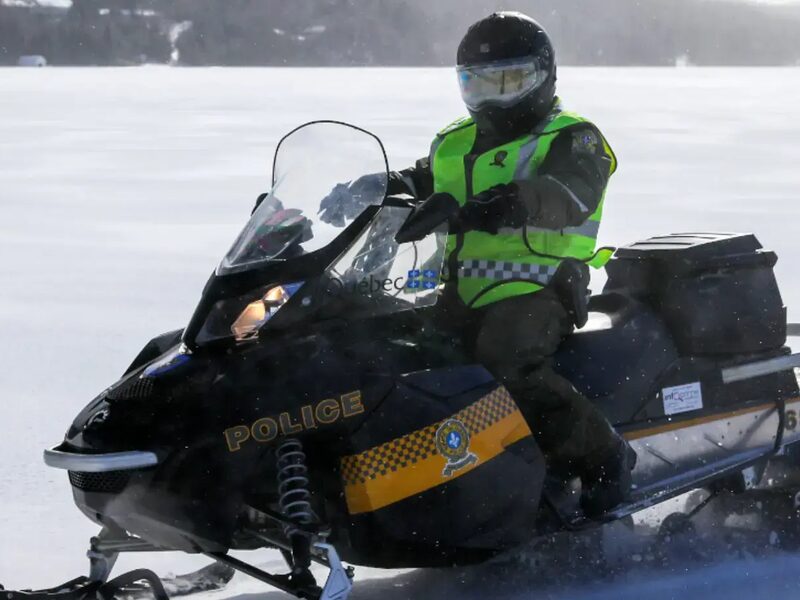 Un jeune motoneigiste coincé sur le lac Beauchastel