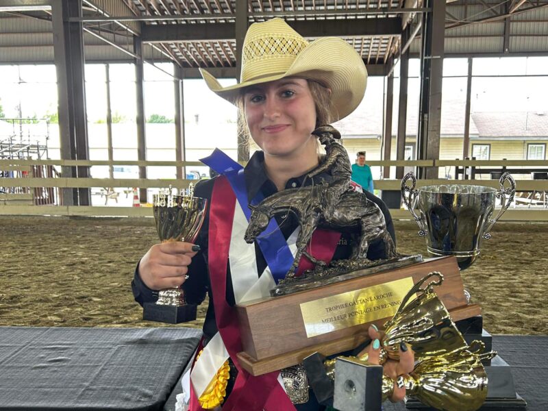 Megan Mongeo remporte un trophée important dans le monde équestre