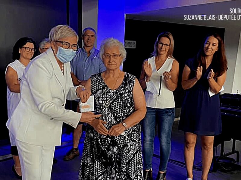 Longuement impliquée comme famille d’accueil, Rose-Aimée Vallée reçoit une médaille de l’Assemblée Nationale