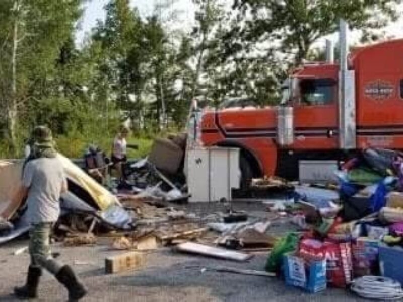 Spectaculaire accident dans la réserve faunique La Vérendrye