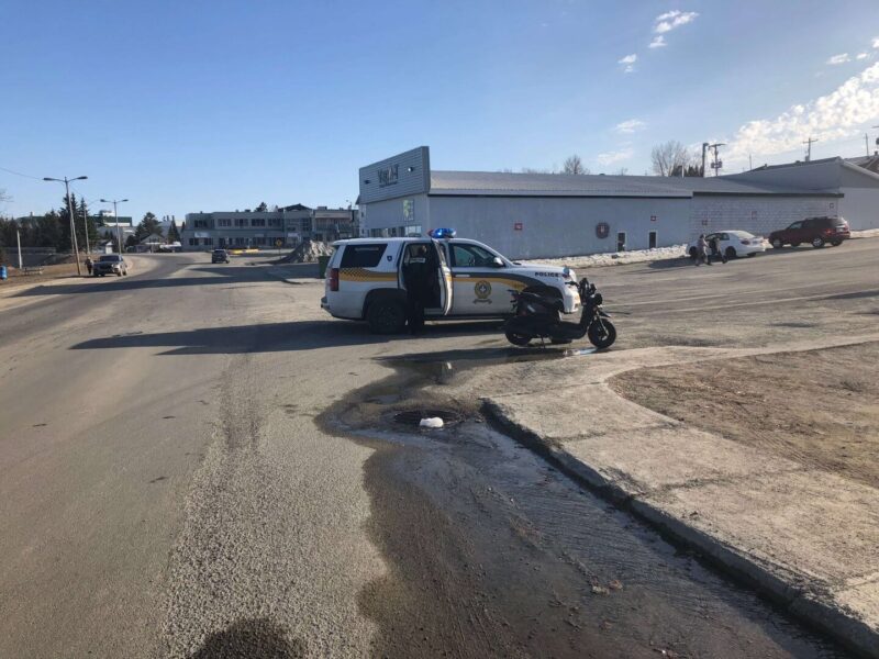 Collision entre une voiture et un cyclomoteur