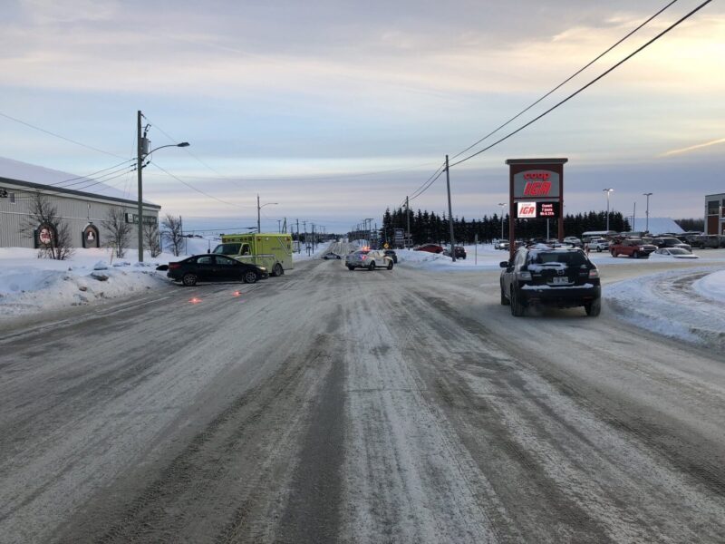 Collision sur la 6e rue Ouest à Amos