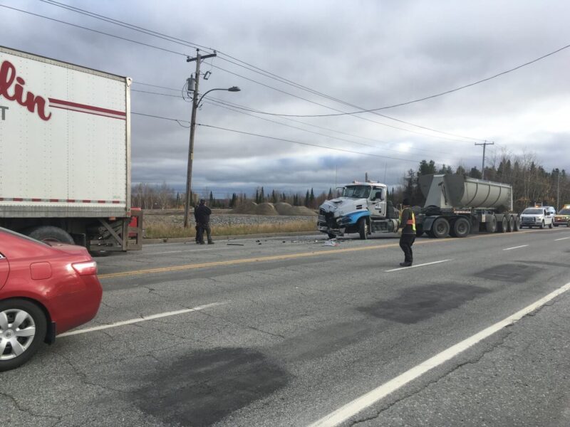 Collision entre 2 poids lourds à Amos