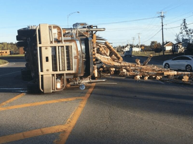 Un camion renversé à La Sarre