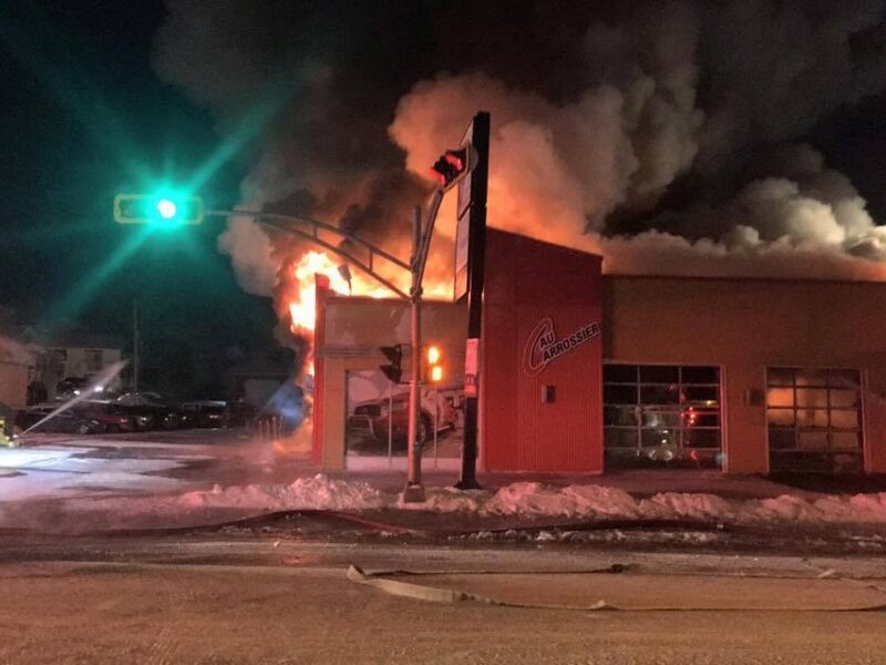 Au Carrossier complètement ravagé par les flammes