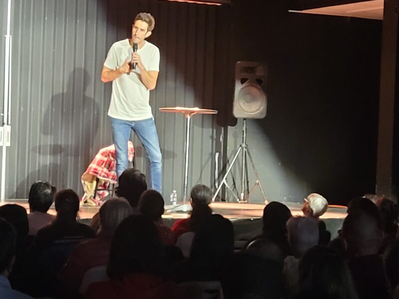 Une soirée pour apprendre à mieux vivre avec Jérémy Demay en visite à Senneterre