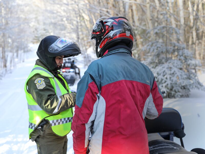 Sécurité en Motoneige : Adoptez les Bons Comportements pour une Saison Sans Faute