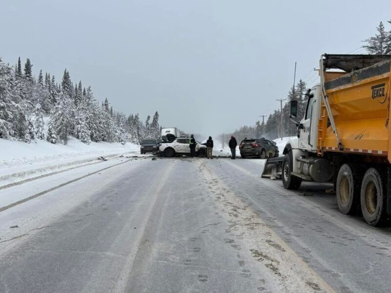 Collision entre deux véhicules à l'entrée du  Parc de La Vérendrye