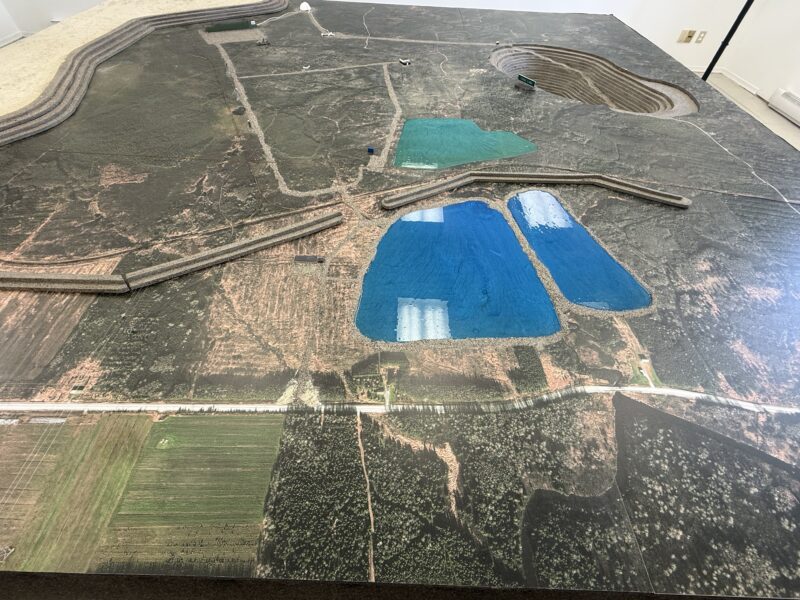 Dumont Nickel inaugure une salle d’interprétation et se dit plus près que jamais du feu vert financier