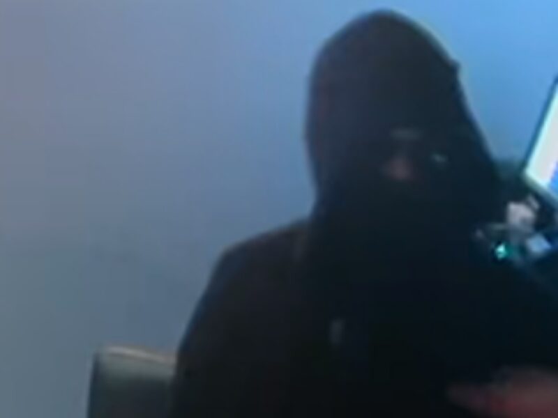 Vol qualifié à Rouyn-Noranda : la SQ traque un suspect