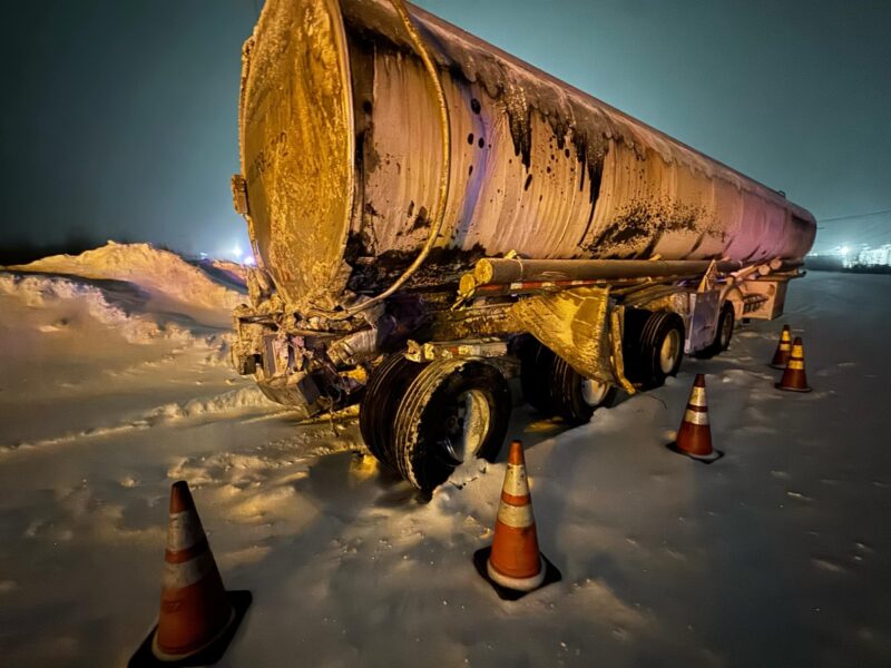 La visibilité réduite cause un accident entre deux poids lourds