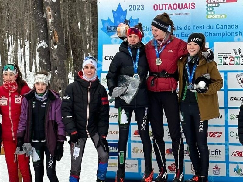 Béatrice Toupin et Elfie Deshaies sur le podium de ski de fond à un championnat canadien