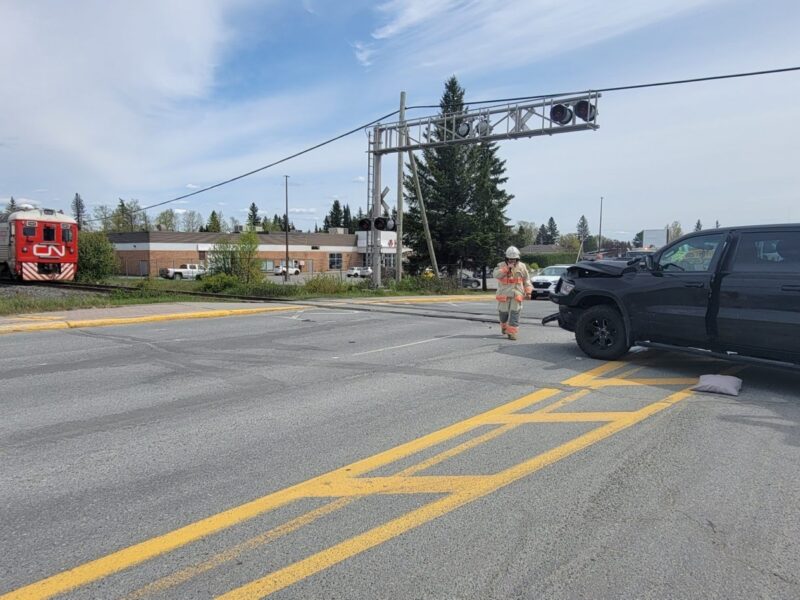 Collision avec un train et une camionnette