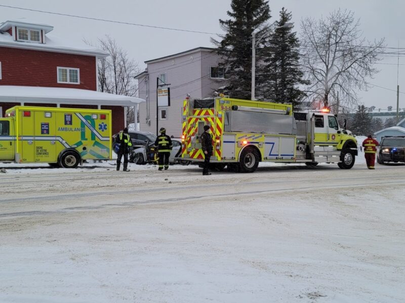 Deux véhicules entrent en collision sur la 10e Av Ouest à Amos