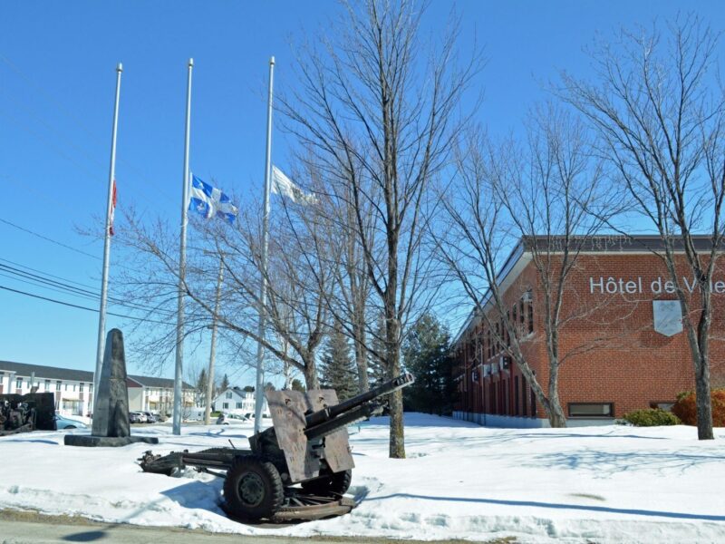 Drapeaux en berne pour la Belgique en Abitibi-Témiscamingue