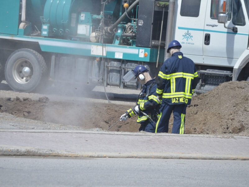 Fuite de gaz naturel sur la rue Principale à Amos