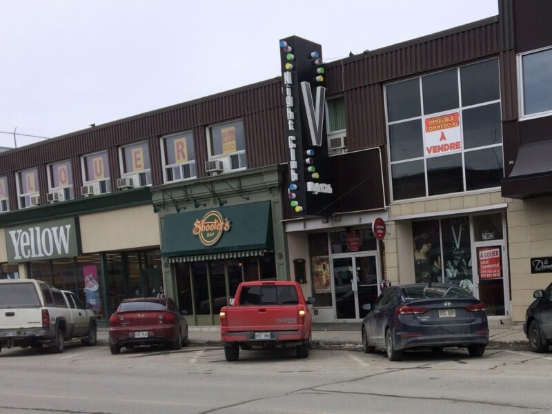 Homme blessé gravement près d’un bar à Val-d’Or, la SQ enquête