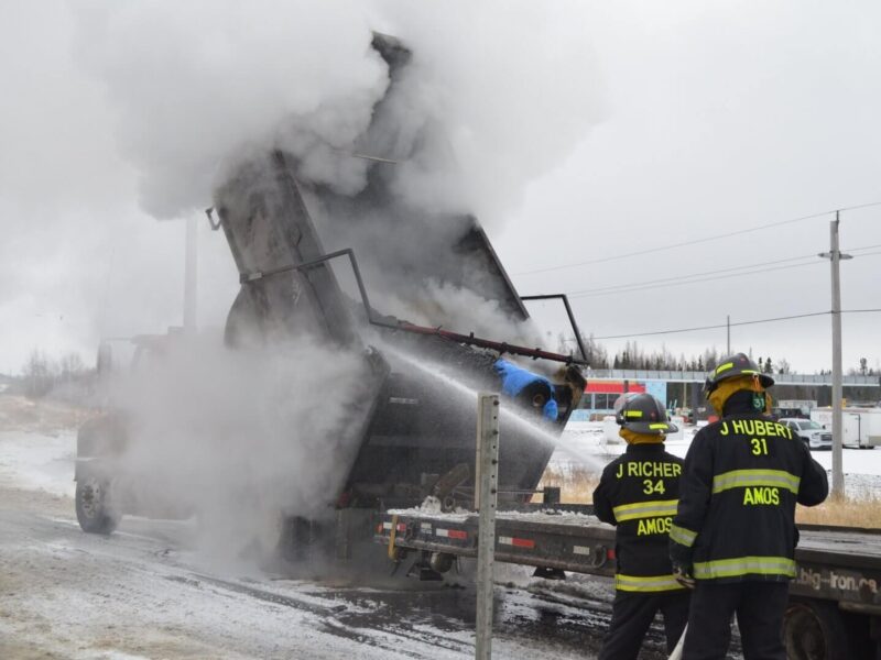 Incendie dans un poids lourd à Amos