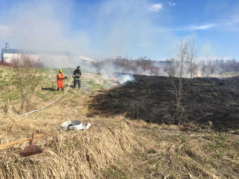 Incendie de broussailles à Amos