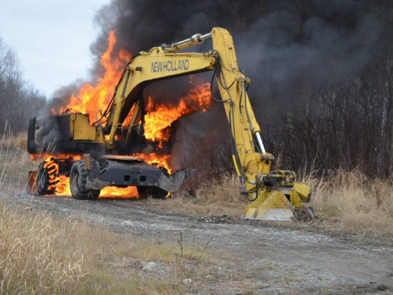 Incendie de machinerie lourde à Berry