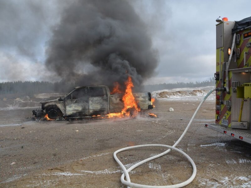 Le feu détruit un véhicule