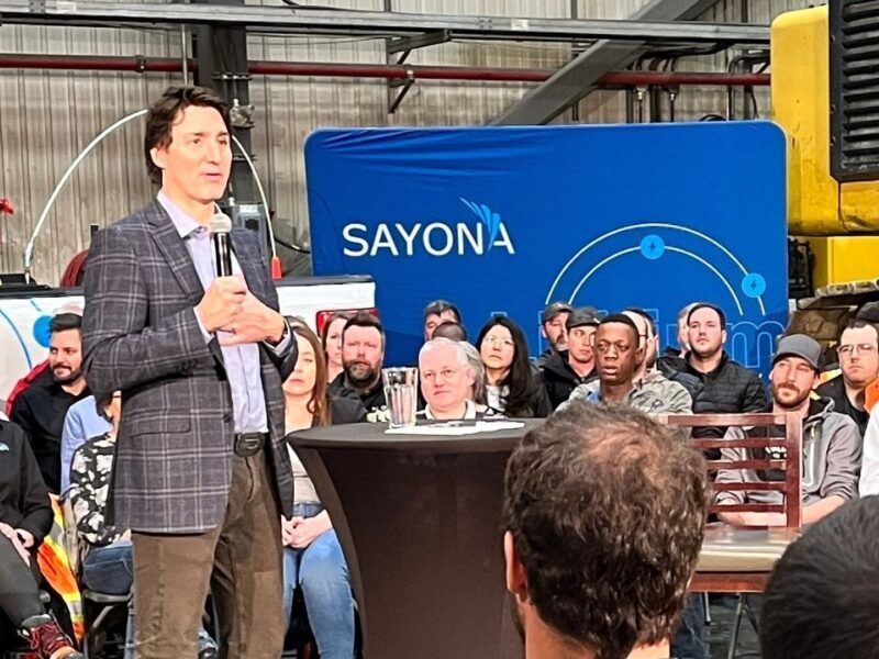 Le Premier ministre du Canada à Sayona: Il souligne l’importance de l’écoresponsabilité lors de son discours