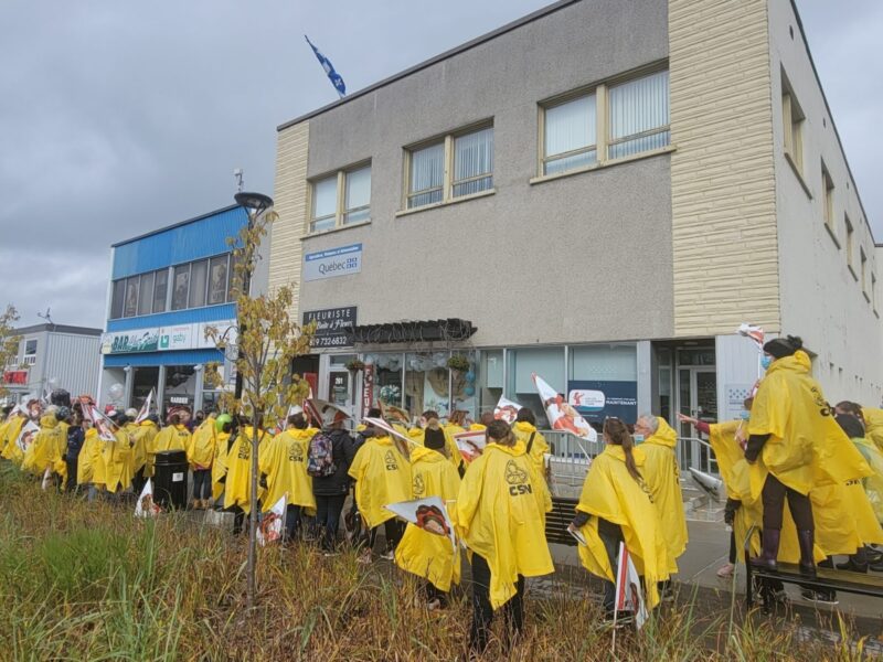 Les travailleurs en CPE syndiqués à la CSN manifestent