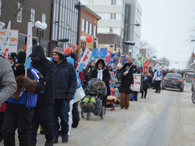 Manifestation contre les coupes dans les CPE