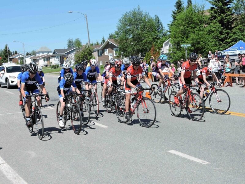 Mya Dion et Olivier Hamel triomphent aux Jeux du Québec régionaux en cyclisme