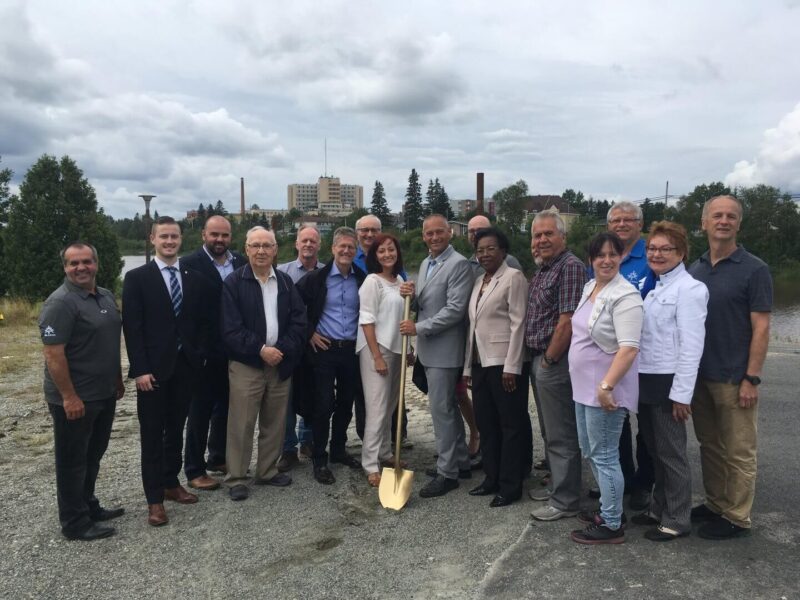 Première pelletée de terre pour la Passerelle Ulrick-Chérubin