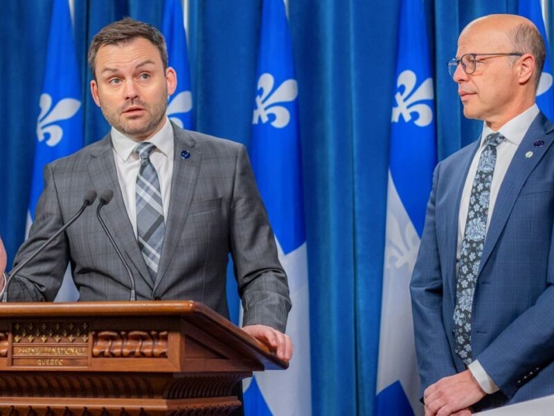 Réactions partagées après la présentation du budget fédéral canadien chez le Parti Québécois et différents groupes sociaux