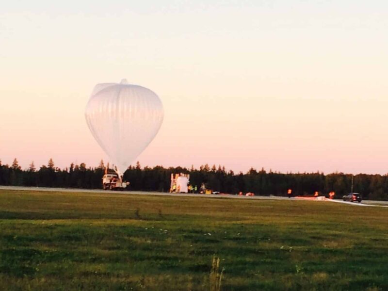Un ballon stratosphérique dans le ciel de la région.