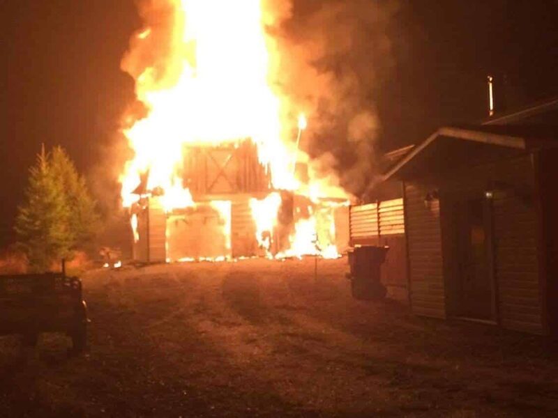 Un garage détruit par le feu à Amos