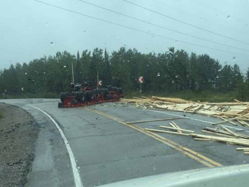 Un poids lourd se renverse sur la route 109