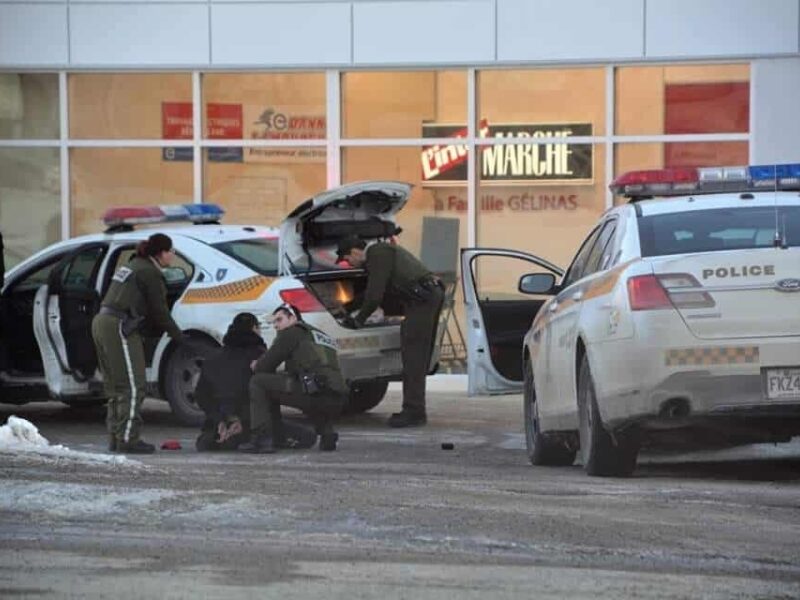 Un suspect agité force les policiers à utiliser le poivre de cayenne