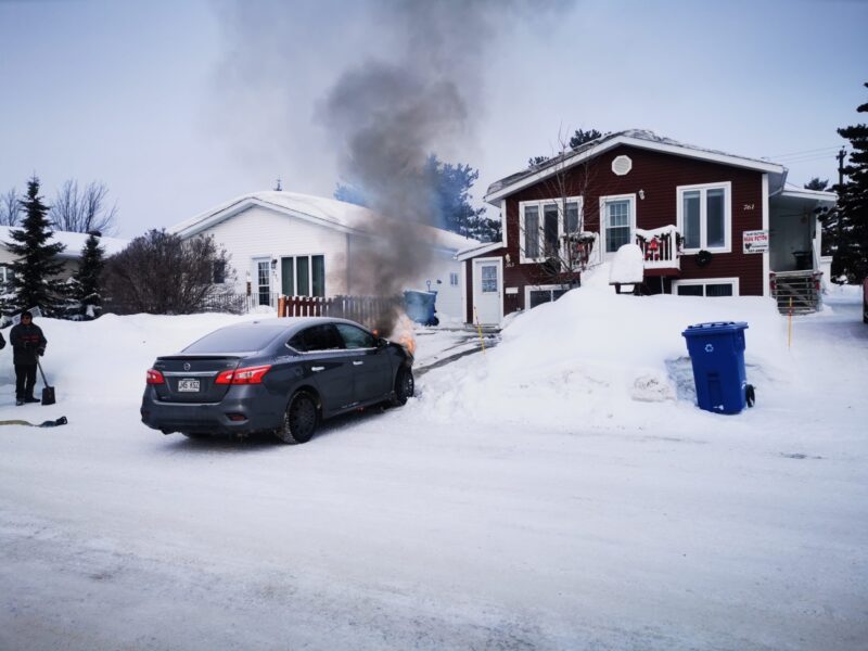 Un véhicule en flammes à Amos