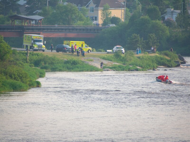 Sauvetage dans la rivière Harricana